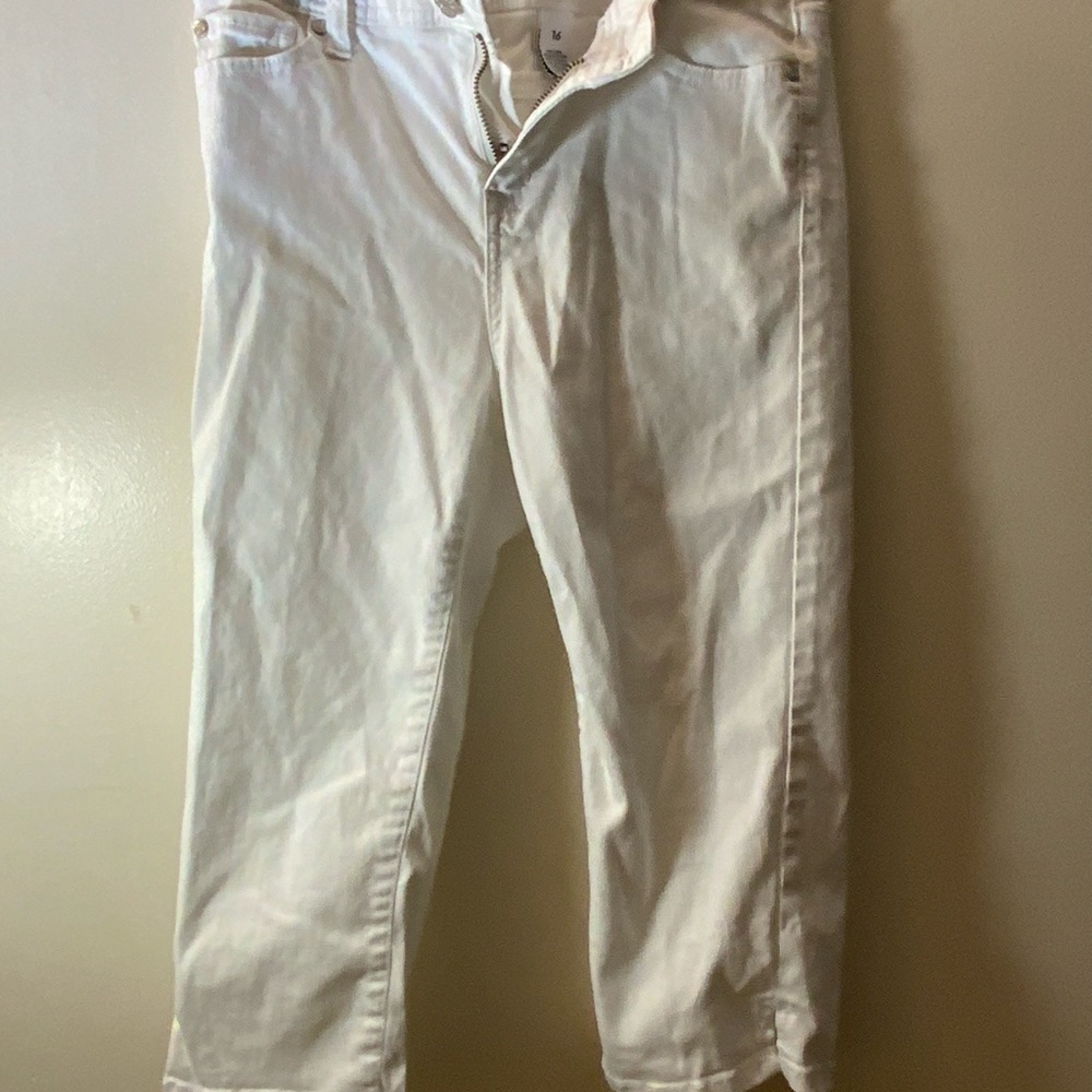 Celebrity Pink White Capris